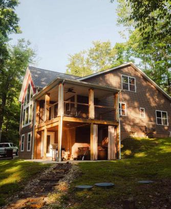 Rockbridge House | Modern 2 BD cabin with hot tub & Games & Central Loc