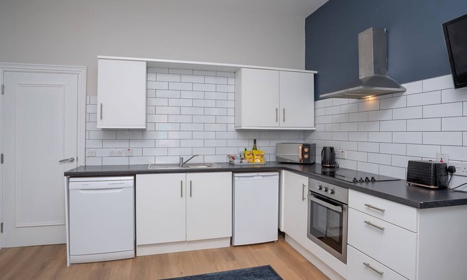 Queens Quarter Apartment | Modern 2 BDR apartments at Queens Uni