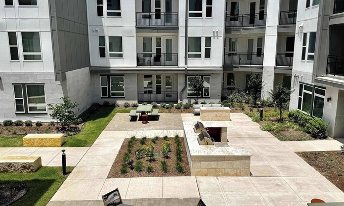McNeil Apartment | Modern 2- Bed Apt Pool & Gym