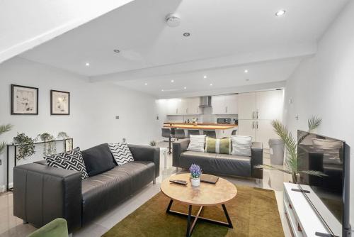Larkhall Apartment | Modern 2-Bed Home in Vibrant SW9, Great Location