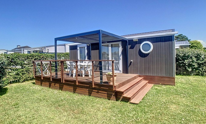 Jullouville-les-Pins House | Modern 2-Bed Mobile Home, 200m from Beach, Pool, WiFi, Parking, Near Mont Saint-Michel