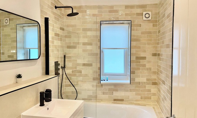 Reading House | Modern 2 Bed Reading House- City Centre- Near Reading Uni, Hospital & the Oracle
