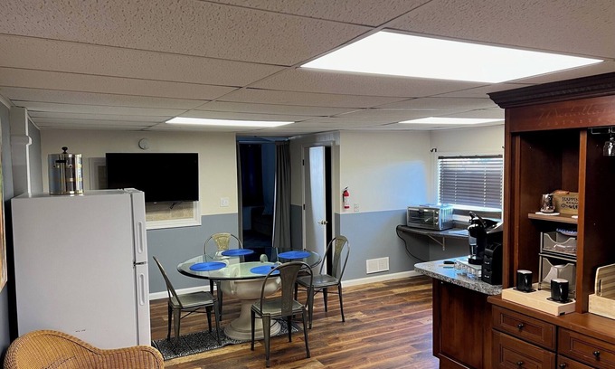 Loretto Apartment | Modern 2 Bed Suite on Bourbon Trail