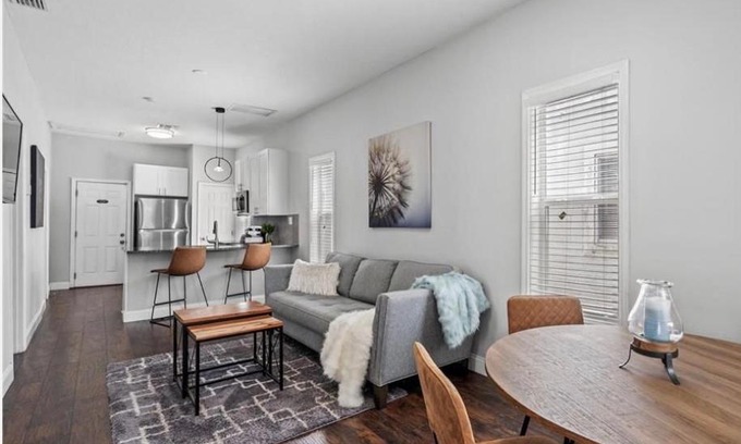 North Hyde Park House | Modern 2 Bedrm House w Free Parking Near Downtown