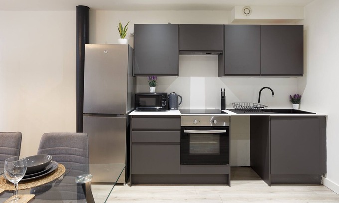Bradford Apartment | Modern 2-Bedroom with 75" TV & Free Wi-Fi