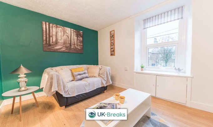Egremont Apartment | Modern, 2 bedroom, 1st floor apartment. 24hr check-in. Fast Wi-fi. Pet friendly