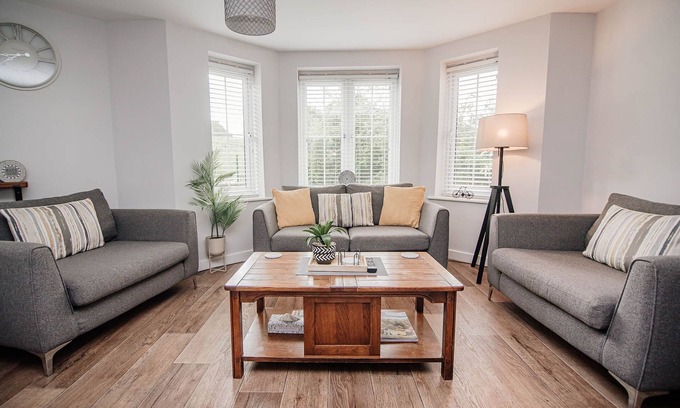 Kirk Sandall Apartment | Modern 2 Bedroom 2 Bathroom Scenic Views Apartment