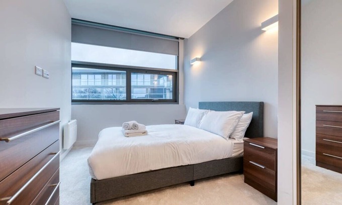 Bracknell Apartment | Modern 2 Bedroom Apartment in Bracknell