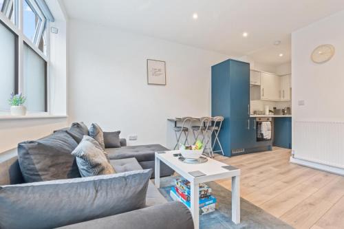 Mapperley Apartment | Modern 2 Bedroom Apartment in City Centre Free Parking with Fast WiFi Near Arena