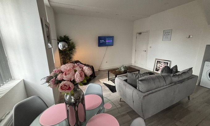 Bolton Apartment | Modern 2-Bedroom Apartment in Bolton – Prime Location (BL1 2PG)