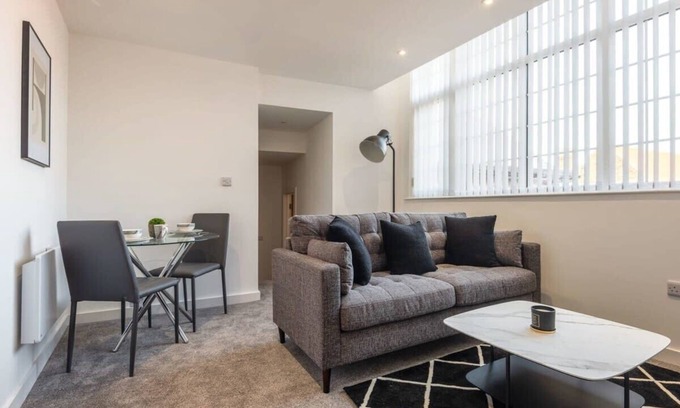 Hull Old Town Apartment | Modern 2 Bedroom Apartment in Central Hull