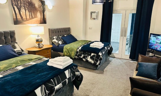 Derby Apartment | Modern 2 Bedroom Apt Derby City