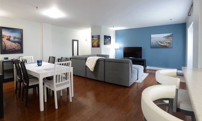 Terra Nova Condo | Modern 2 Bedroom Condo in ideal location