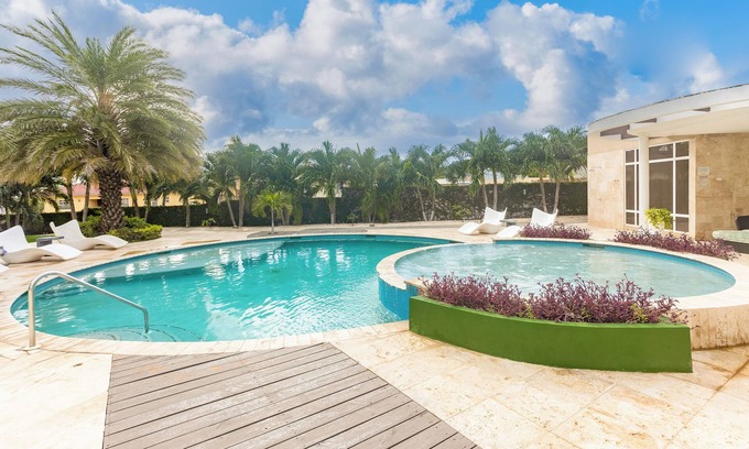 Boegoeroei Condo | Modern 2-bedroom condo w/direct pool access, and 4-minutes drive from the beach