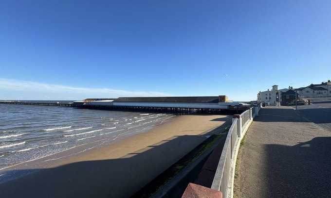Walton on the Naze Apartment | Modern 2Bed overlooking the Sea in Walton