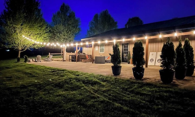 Loudonville House | Modern 2BR/2BA with hot tub, pool table, cornhole, fire pit—your perfect Mohican base!
