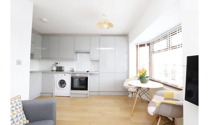 Oxford Apartment | Modern 2BR Apartment in Oxford Free Parking