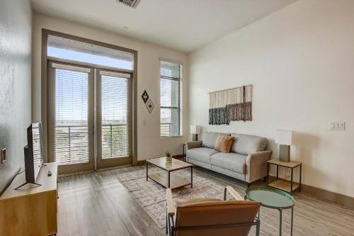 Tempe Apartment | Modern 2BR CozySuites on Town Lake waterfront 12