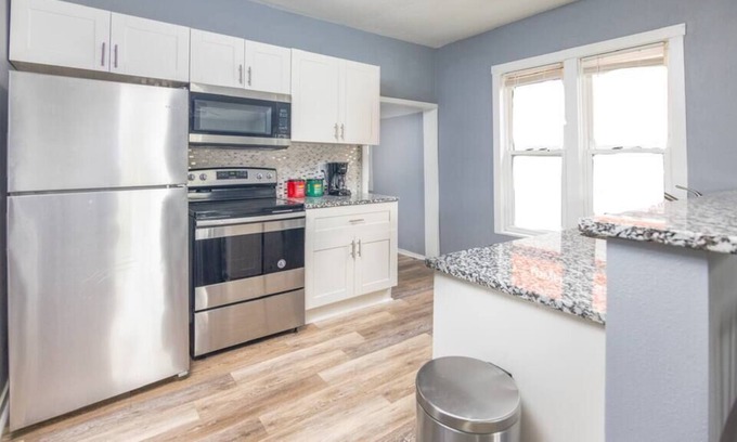 West Des Moines House | Modern 2BR Home w Free Parking in Valley Junction