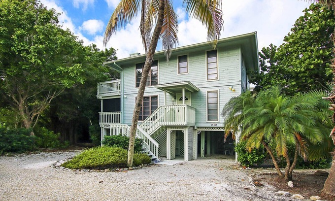 Captiva House | Modern 2BR Home with Built-In Bunks & Steps to Beach and Village
