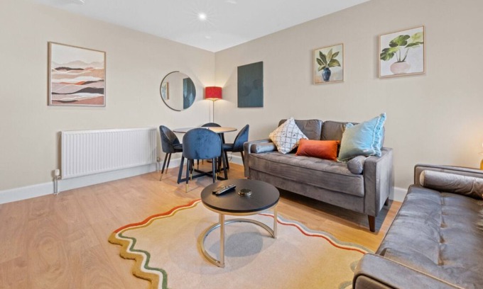 Cairneyhill House | Modern 2BR in Dunfermline | Sleeps 4