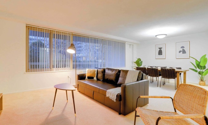 Pentagon City Apartment | Modern 2BR Oasis Near D.C. | Pool Access