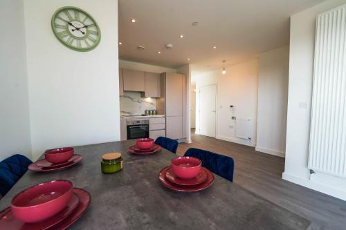 Wembley Park Apartment | Modern 2BR Wembley Apartment Stadium Views and Balcony