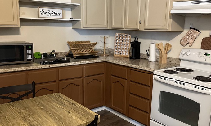 Clear Lake Apartment | modern 3/2 custom built home
