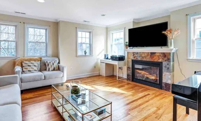 Stamford House | Modern 3 Bdrm Home w/Parking, Park Views, Backyard, King Bed | Near.