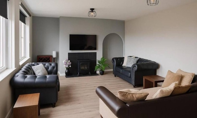 Leeds Apartment | Modern 3-Bed Duplex Apartment – Steps from Leeds Arena & City Centre