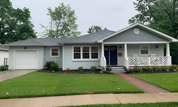 Terre Haute House | Modern 3-bed farmhouse AC, Wifi