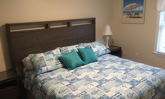 Old Orchard Beach Apartment | MODERN 3 BEDROOM WITH AIR CONDITIONING AND FREE BEACHFRONT PARKING PASS .