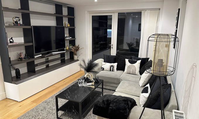 Brent Apartment | Modern 3-Bedroom apartment in Colindale