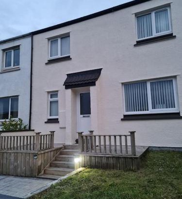 Benbecula House | Modern 3 Bedroom Property centrally based