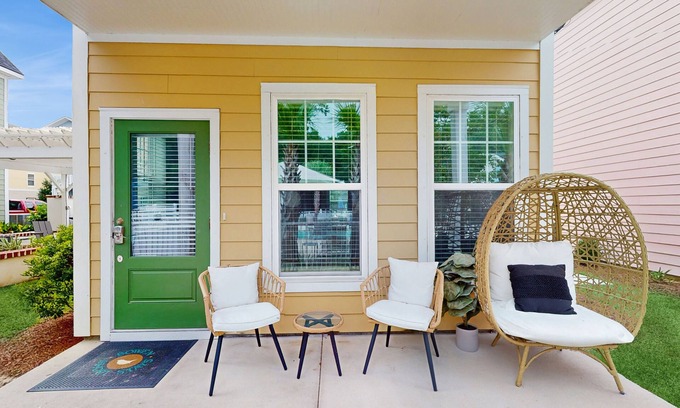 Goose Creek House | Modern 3BR Cottage in Pet Friendly Luxury Resort w/Pool