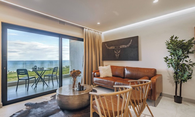 Umhlanga Ridge Apartment | Modern 3BR , Ocean Views & Near Gateway Mall