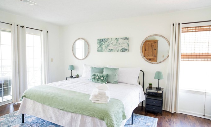 Dadeville House | Modern 3BR Retreat on Lake Martin