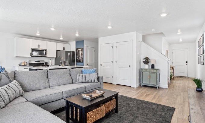 Lehi House | Modern 3BR Townhome in Lehi UT