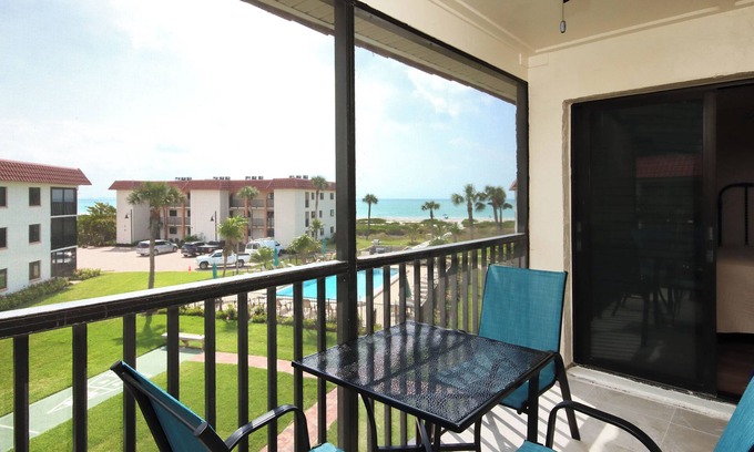 Shell Harbor Condo | Modern 3rd story beachfront condo on Sanibel Island - Sandalfoot 2D3
