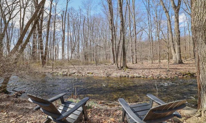 East Stroudsburg House | Modern 4BR Getaway in East Stroudsburg – A/C & High-Speed Wi-Fi