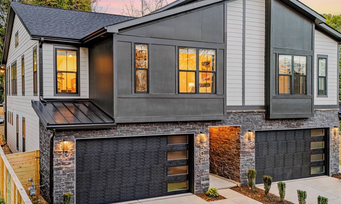 Charlotte House | Modern 8BR Uptown & Camp North End Home, 2 Sports-Themed Game Rooms - Sleeps 20+