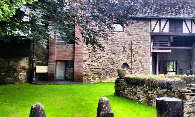 Robertville Villa | Modern and comfortably furnished apartment in a former coach house
