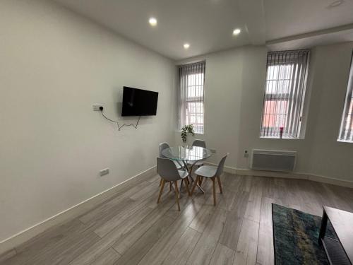 Bolton Apartment | Modern and Spacious Home CITY CENTRE location and FREE parking