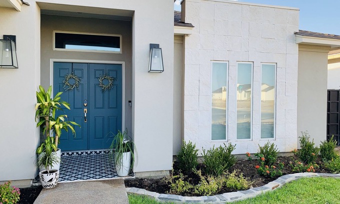 Bonanza House | Modern and Stylish newly constructed 3 bedroom 2 bath 2 car garage house