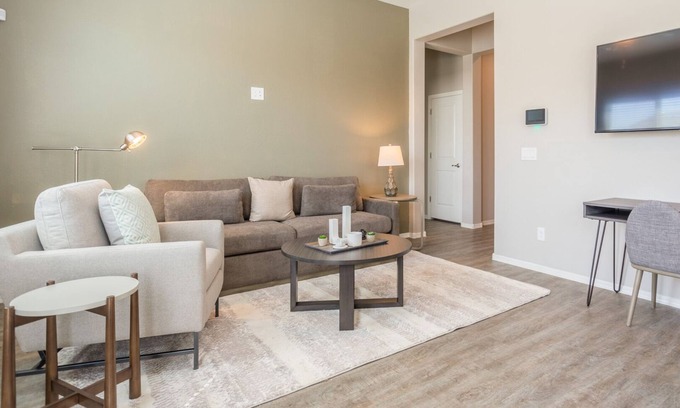 Litchfield Park Apartment | Modern Apartment in Prime Location (ID6533X33)