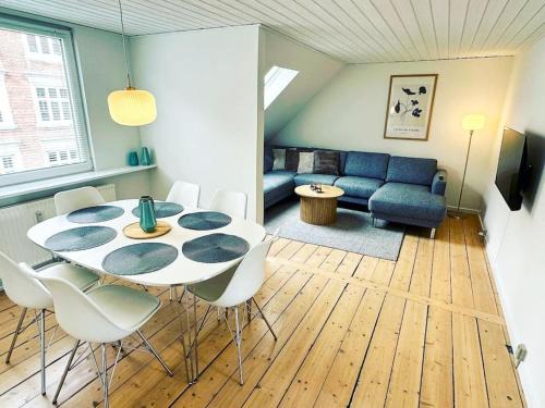 Aalborg Apartment | Modern apartment for 6 in city center