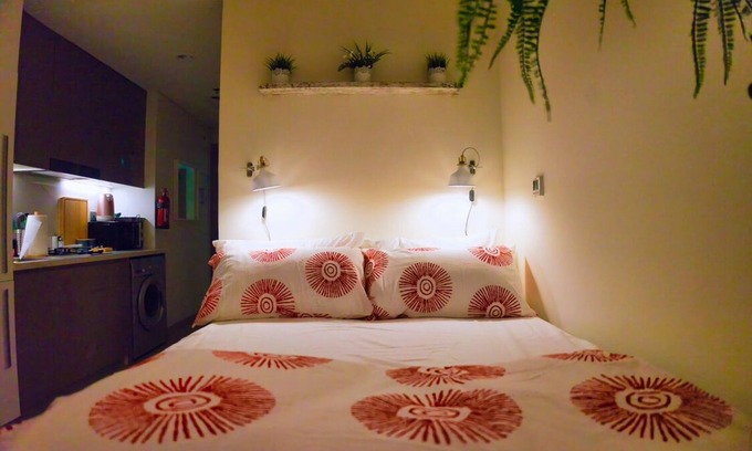 Nad Al Sheba Apartment | Modern apartment in brilliant Dubai with AC, fitness room, WiFi
