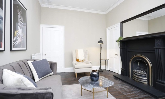 Bonnington Apartment | Modern Apartment in Stockbridge