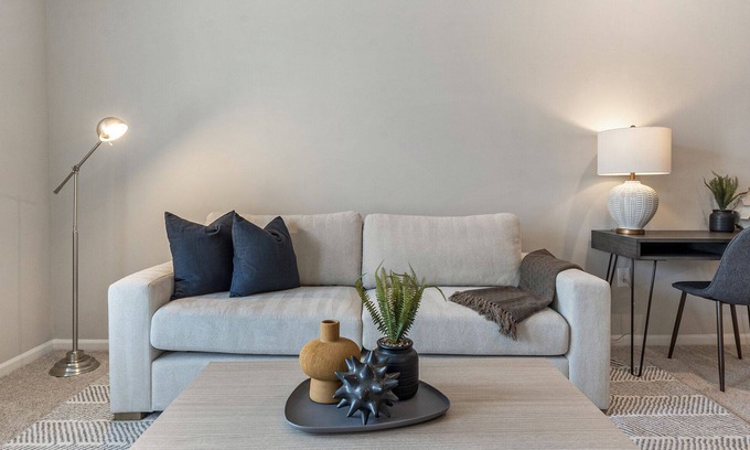 Bowling Green Apartment | Modern Apartment in Prime Location (ID8418X83)