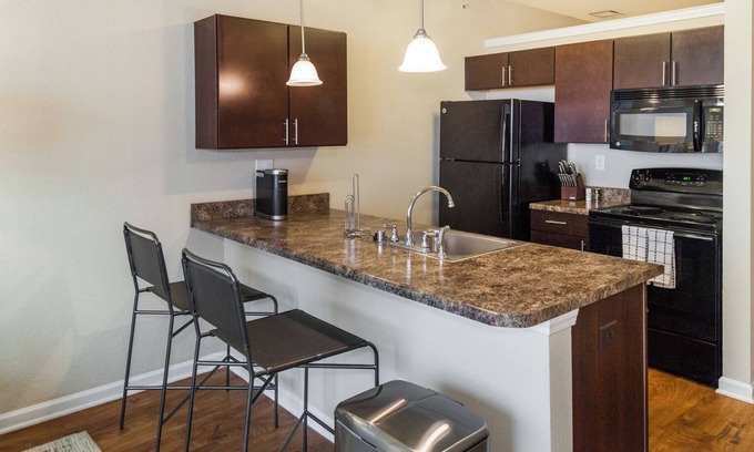 Liberty Area Apartment | Modern Apartment in Prime Location (ID4205X88)